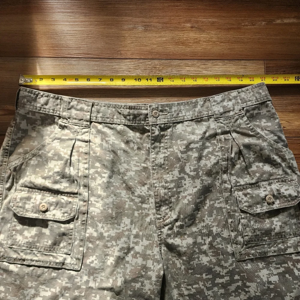Cabela's Cargo Shorts Mens 42 Digital Camo 7 Pocket Hiker